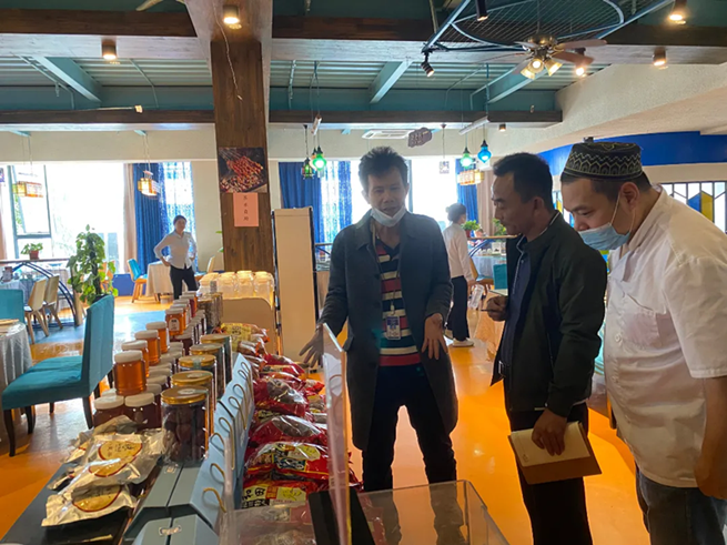 海口市市场监管局龙华分局滨海所开展年夜饭专项检查