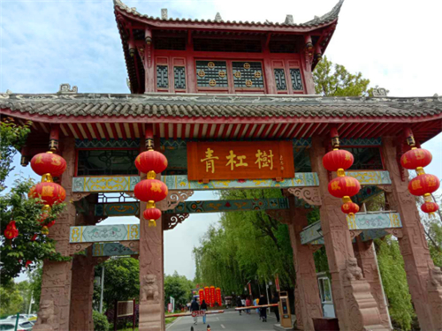 探访中国十大最美乡村——青杠树村