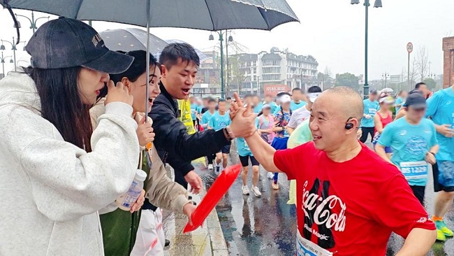 跨越十年，和中粮可口可乐在青城山下遇见最美“双遗”