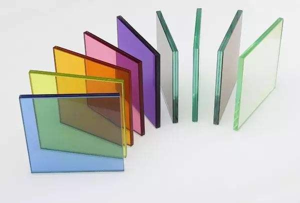 烤漆玻璃在彩色釉面玻璃上可以避免以上问题,但低温彩色釉面玻璃会