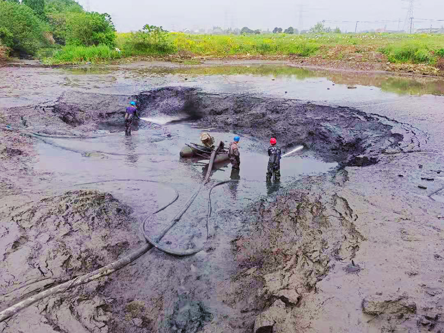 我公司的服務範圍:長期從事河道湖泊清淤,航道港口疏浚,淤泥固化,河道