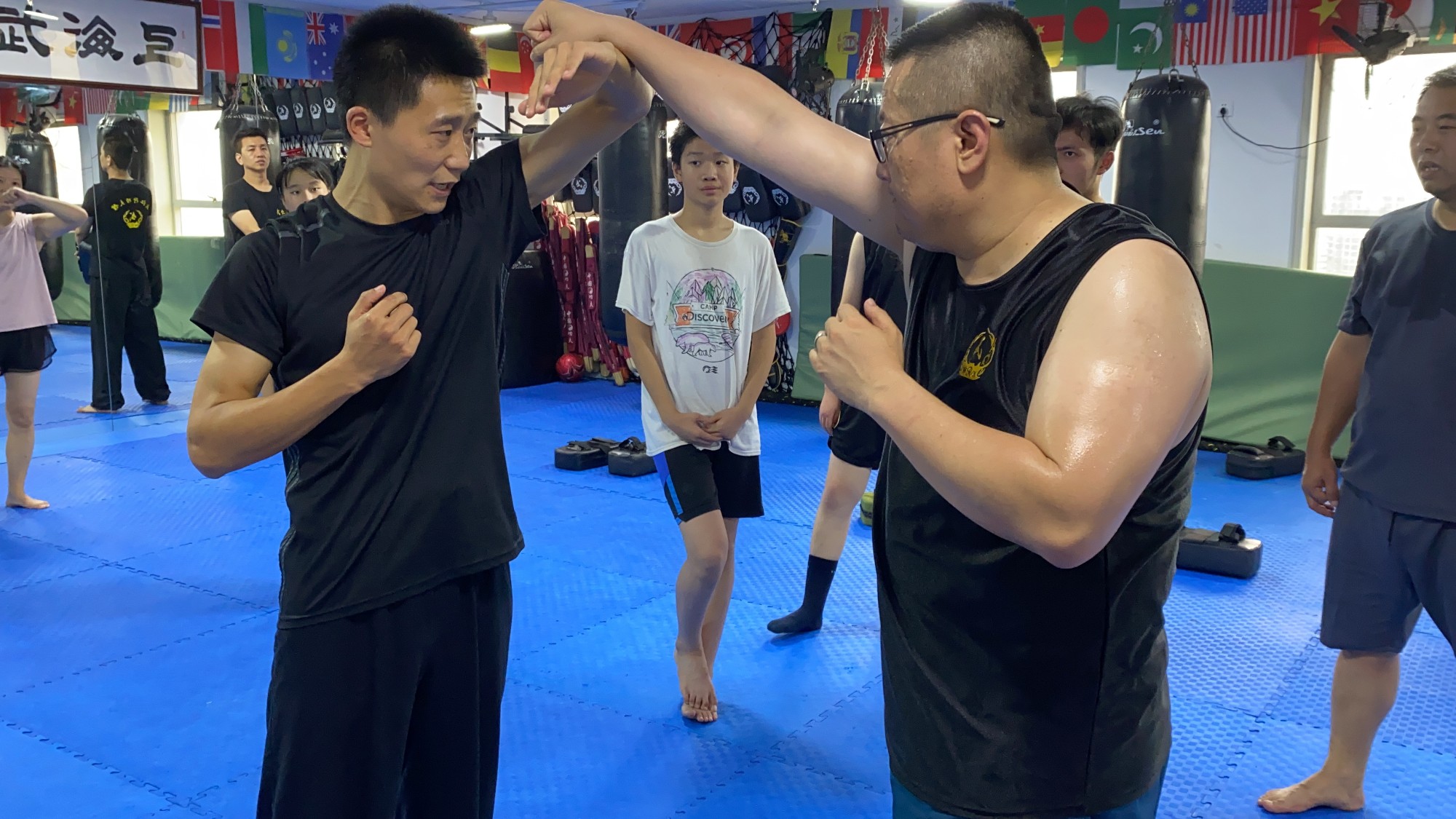 自由搏击学简介:截拳道散打,军警擒拿格斗,mma混合搏击,女子街头防身