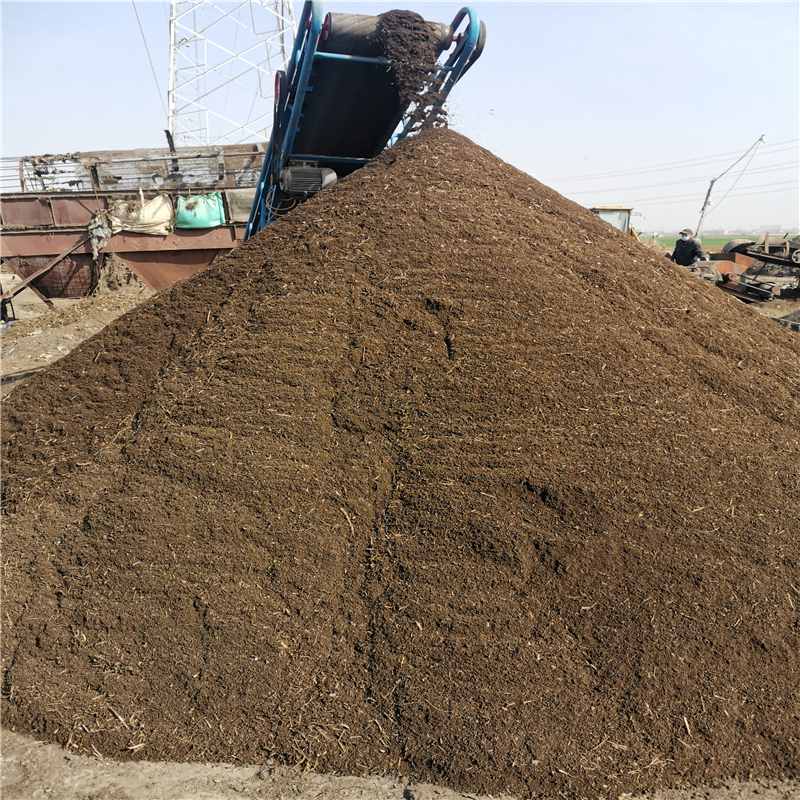 将原粪水提升送至牛粪脱水机内,挤压绞龙将沼渣沼液逐渐推向机体前方