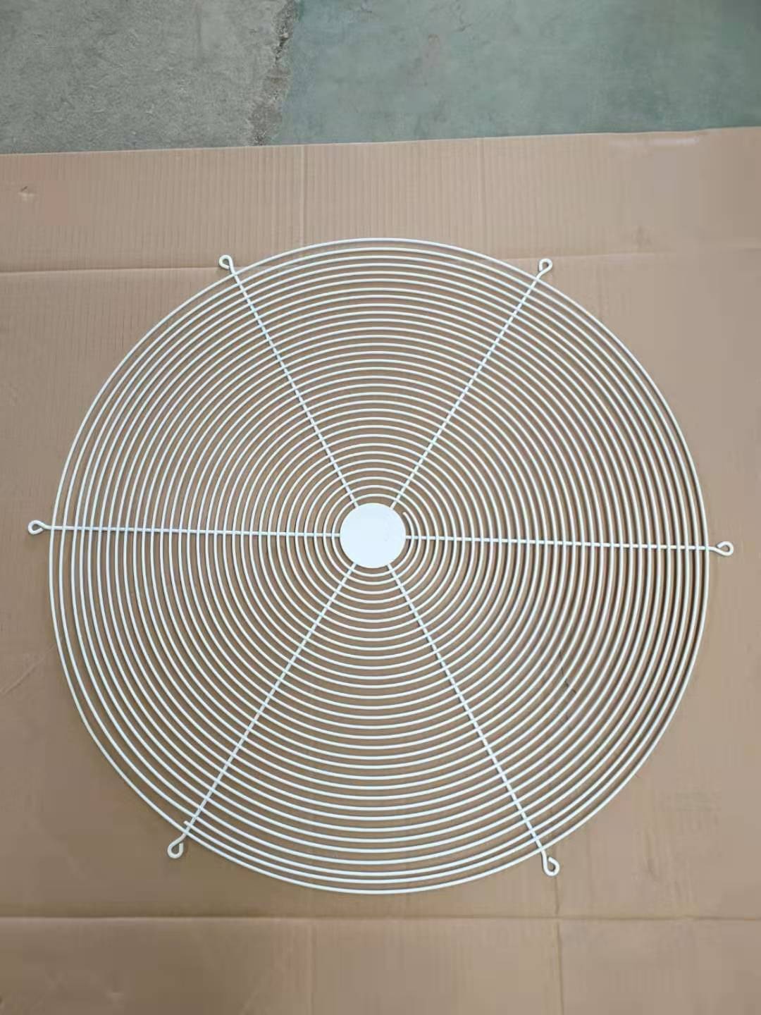 我公司所产风机罩系列产品主要有同心圆网圈和螺线形网圈两种形式
