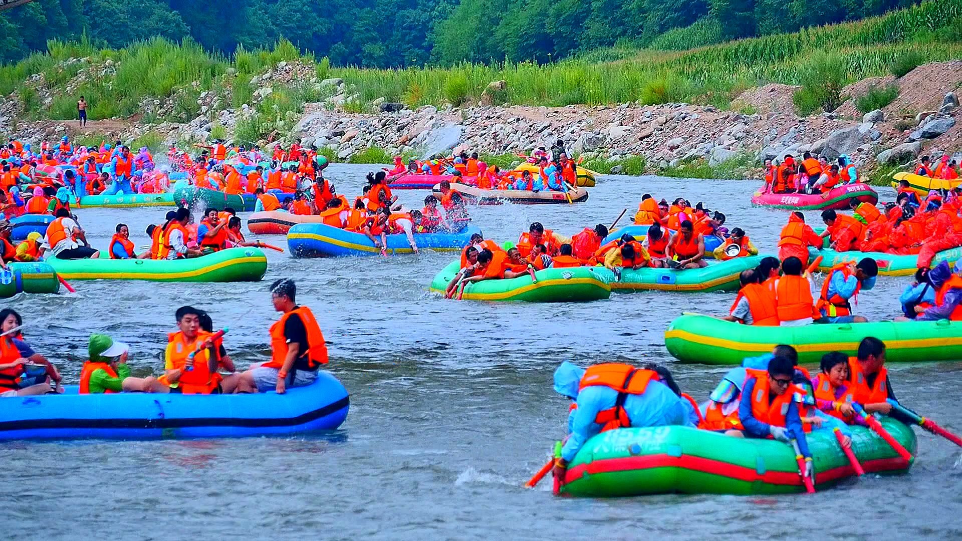 建宁红河谷漂流攻略